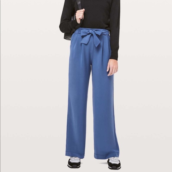Lululemon Noir Woven True Navy Pants